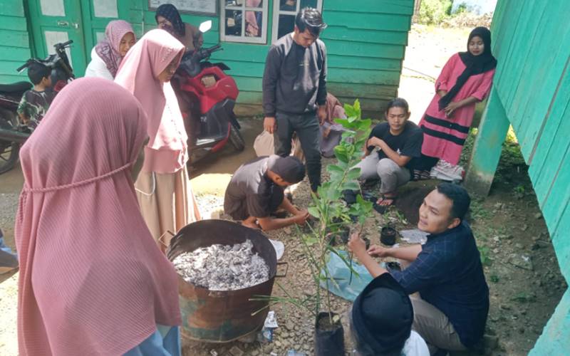 Konsorsium Aceh Hijau Latih Semai Bibit Lemon untuk Masyarakat_1