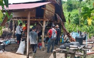 Pondok yang Dirusak oleh Gajah Liar