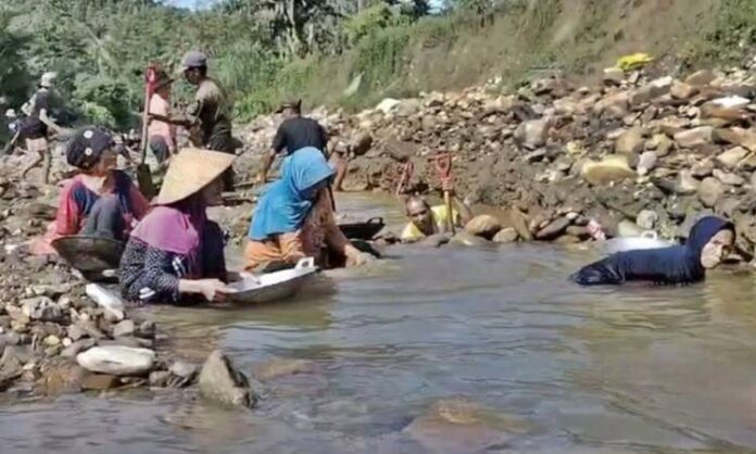 Aktivis Minta Lembaga Adat Kawal Penambangan Emas di Krueng Bugeng Peudada Aktivis Minta Lembaga Adat Kawal Penambangan Emas di Krueng Bugeng Peudada