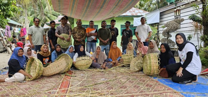 Program pendampingan hutan adat dengan pelatihan pengolahan HHBK di Mukim Blang Birah. Program pendampingan hutan adat dengan pelatihan pengolahan HHBK di Mukim Blang Birah.