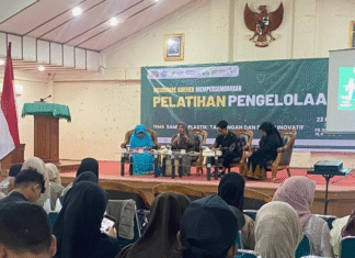 Siswa Bireuen Dilatih Cara Mengolah Sampah Plastik menjadi Produk Bernilai Ekonomis