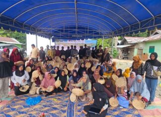 KUPS Dampingan AGC Lakukan Pelatihan Pengelohan HHBK KUPS Dampingan AGC Lakukan Pelatihan Ayaman Rotan